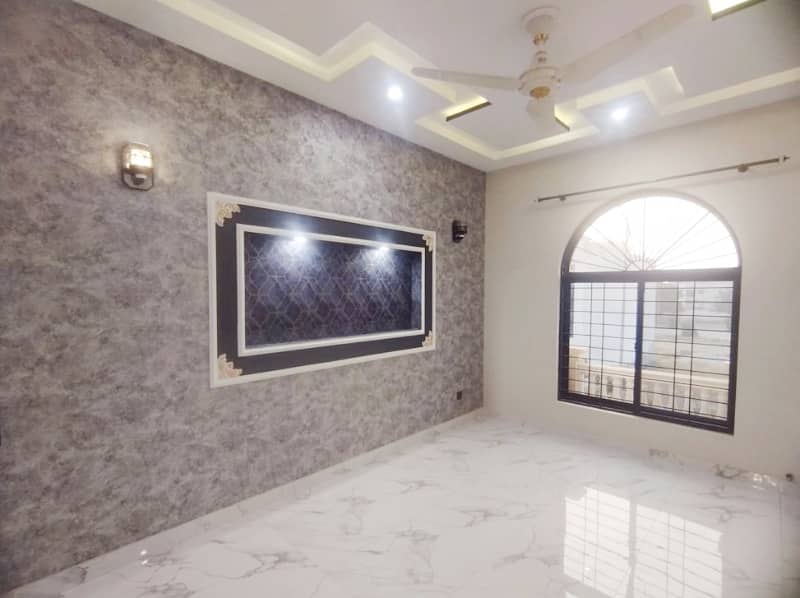 Ideally Located House Of 8 Marla Is Available For sale In Lahore 34