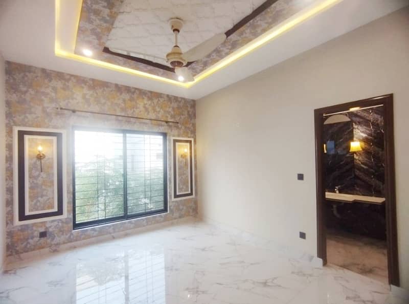 Ideally Located House Of 8 Marla Is Available For sale In Lahore 43