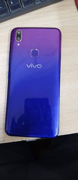 Vivo V9 ( Y85 )  4/64 9