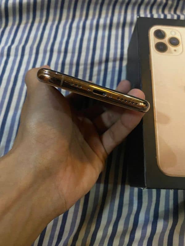 iPhone 11 pro gold PTA Approved with box 4