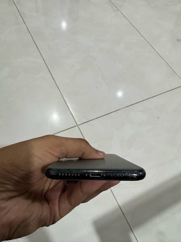 Iphone 11 pro max pta Approved 64 gb 4