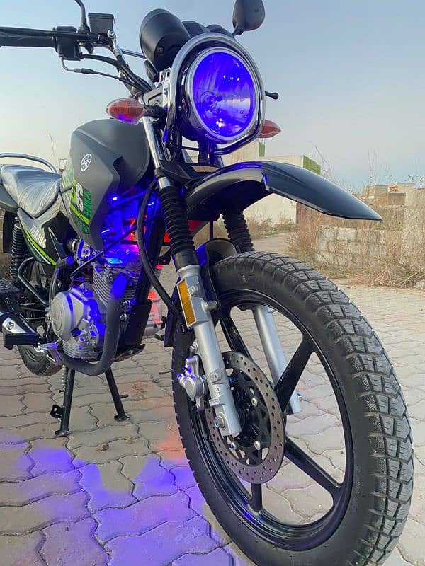 YBR 125 G new bike only 2100 chala hua hai All punjab numbar 5