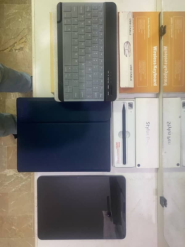 IPad Air 4 64gb (Wi-Fi Only) With Keyboard & Pencil 0