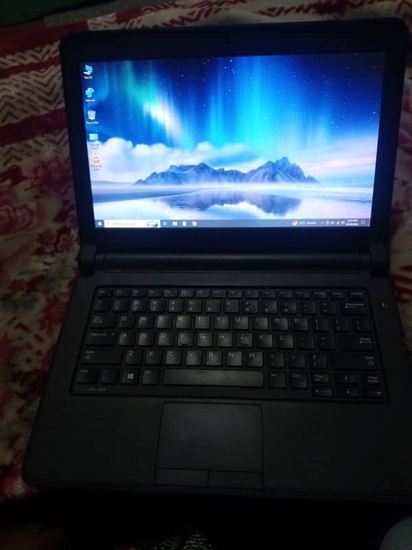 Dell laptop 5th generation 8gb ram 128ssd 0