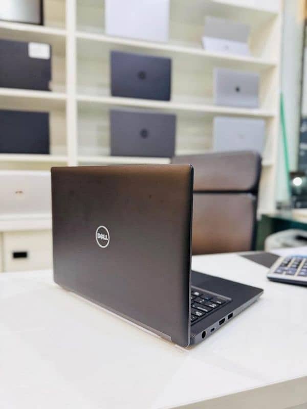 Dell latitude 5280 i5 7th Generation8gb/256gbssd 4gb Intel HD Graphics 0