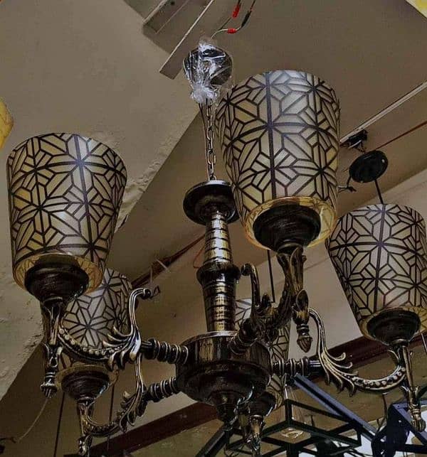 Brand New 5 Light Chandeliers 3