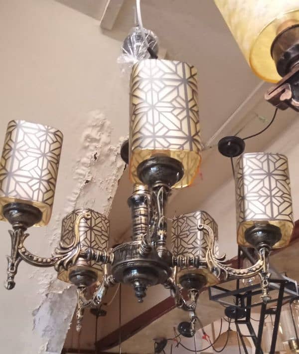 Brand New 5 Light Chandeliers 7