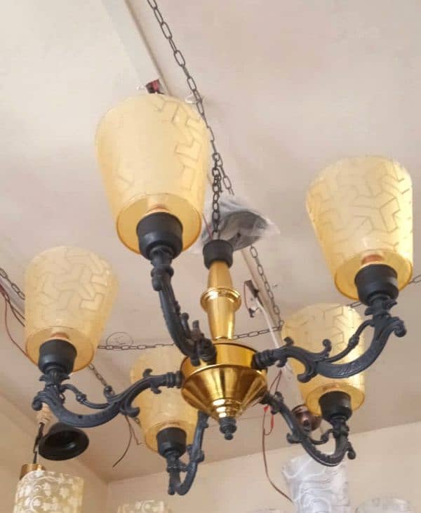 Brand New 5 Light Chandeliers 18