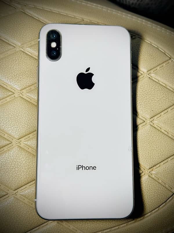 iPhone x 64gb factory silver white colour 10”9 condition chilna piece 0