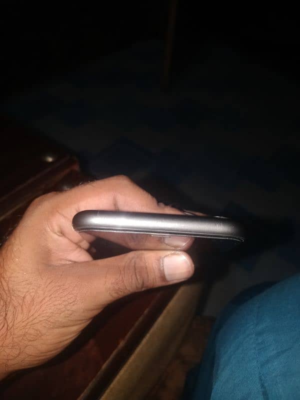 IPHONE 11 64 gb non pta 2