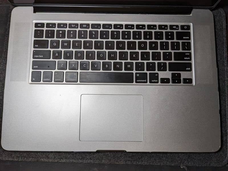 MACBOOK PRO 2015 15 INCH 256GB R9 GRAPHIC CARD TOP SPEC 3