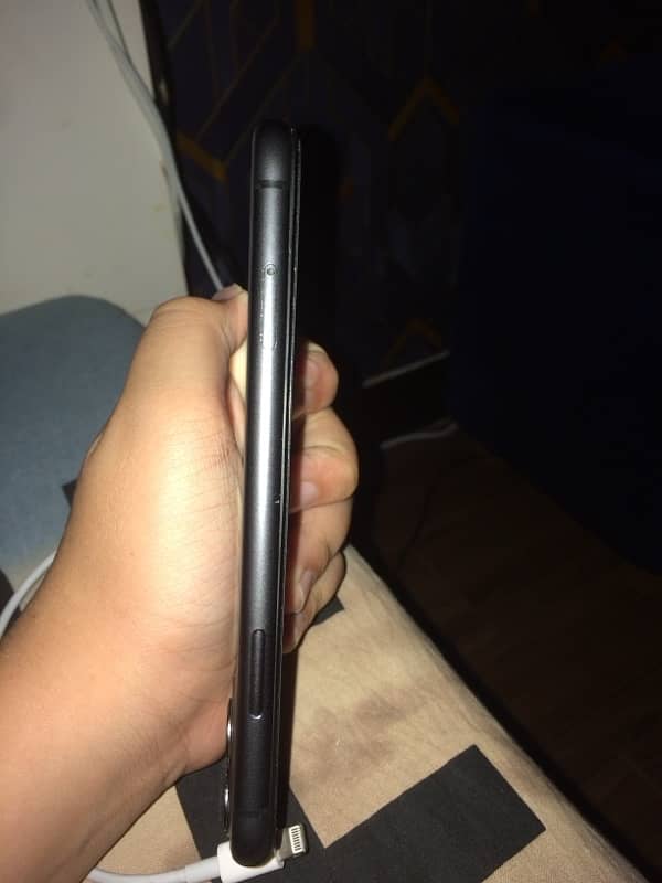 IPHONE 11 JV 128GB 96 battery . slightly negotiable 2