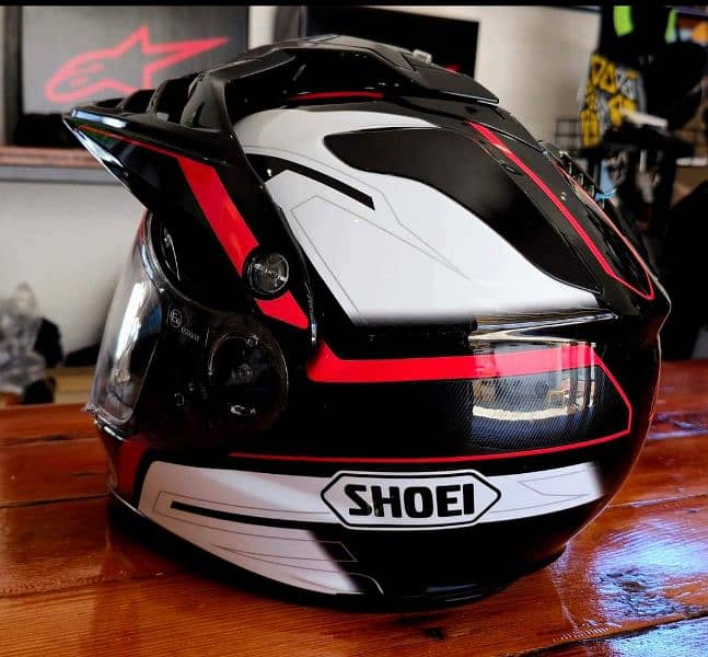 shoei sports helment. 4