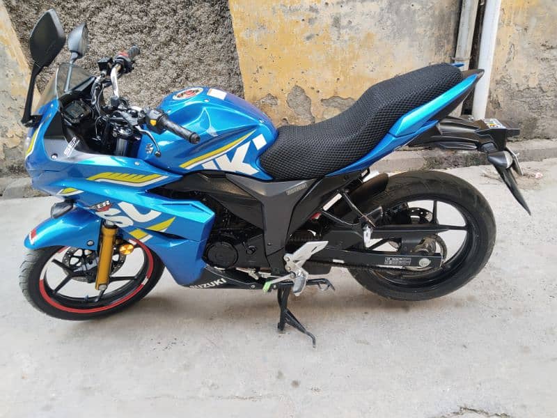 Suzuki Gixxer 150cc 2022 model Islamabad number lush condition 0