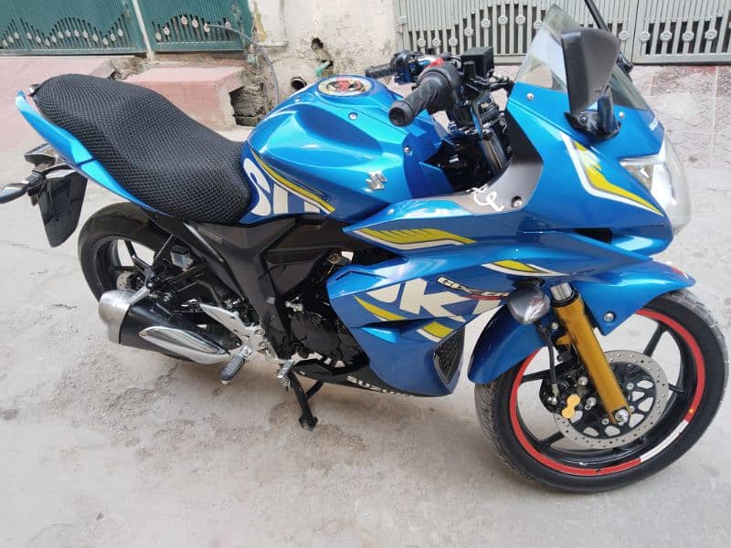 Suzuki Gixxer 150cc 2022 model Islamabad number lush condition 6