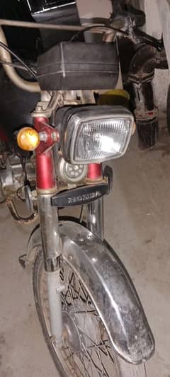 Honda CD 70 bike h koi km ni hony Wala ok h bike