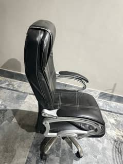 Office Chair everything is fine only 6k