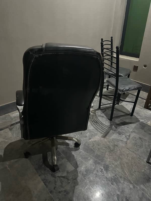 Office Chair everything is fine only 6k 1