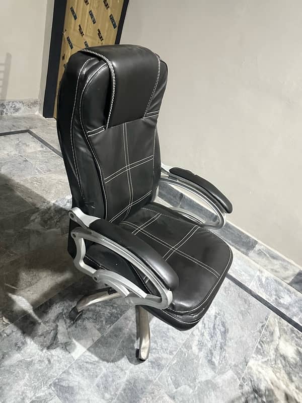 Office Chair everything is fine only 6k 2