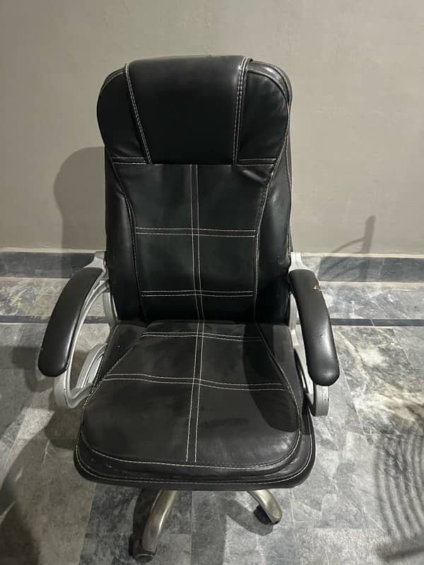 Office Chair everything is fine only 6k 4