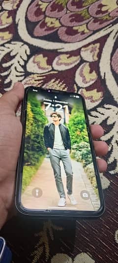 IPHONE 11 (SIM WORKING LIFE TIME BCZ AMARICAN VIRSION)