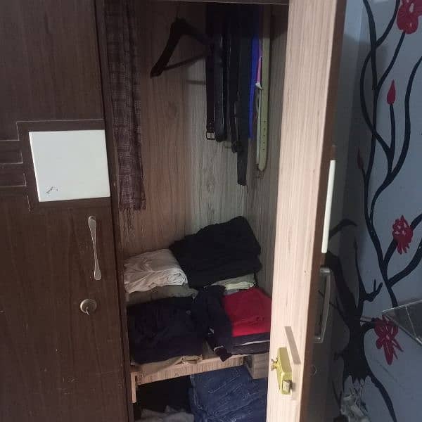 2 doors wardrobe 4