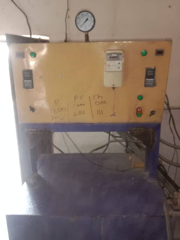 Disposable plates macking machine 10