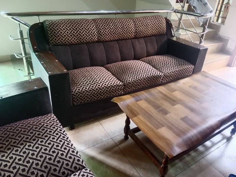 Sofa set 6 Seater Like A new urgent for sale in wapda town phase 1 0