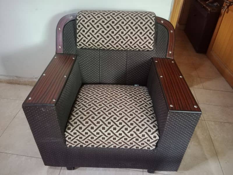 Sofa set 6 Seater Like A new urgent for sale in wapda town phase 1 2