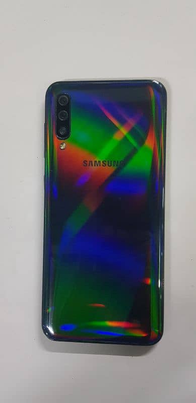 galaxy a50 all ok box k sath duall sim pta aprovd 2