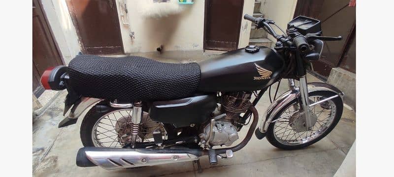 Honda CG125 with extra cafe Racer Handle and 2024 Tanki Tappy 1