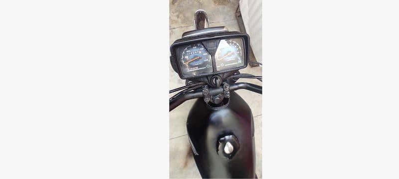 Honda CG125 with extra cafe Racer Handle and 2024 Tanki Tappy 4