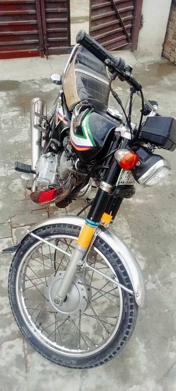 Honda 125 2015B Model Excellent condition 4