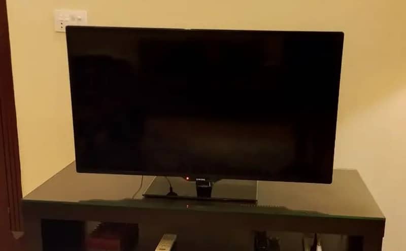 samsung led 40'' Neat clean condition no fault in it (Only call no sms 0