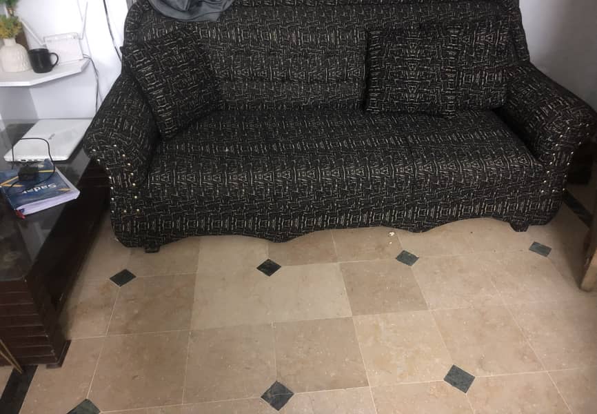 5 seater sofa | in good new condition 1