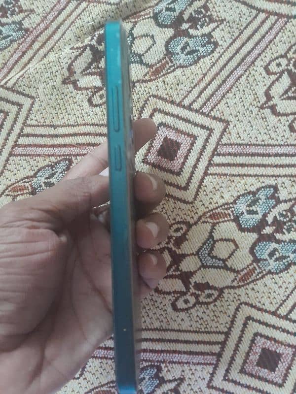 oppo Reno 11F matte colour 9