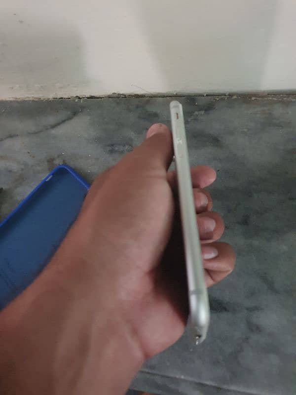 Apple Iphone 6 All ok 10/10 scratch less condition just like box pack 7