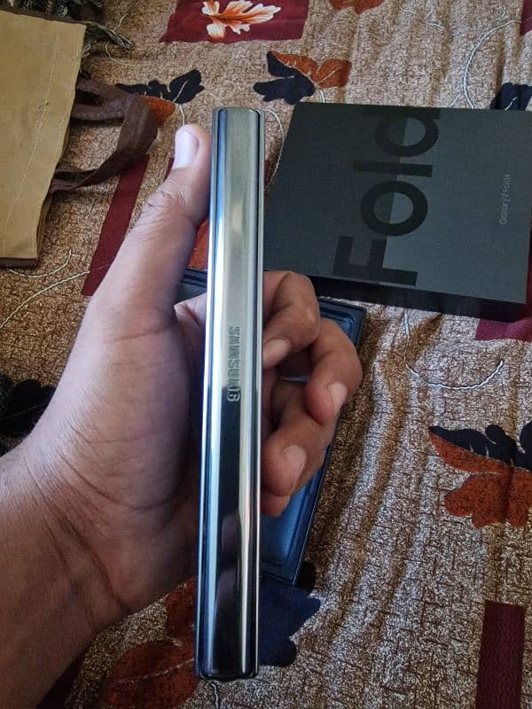 Samsung Galaxy Z Fold 4 7