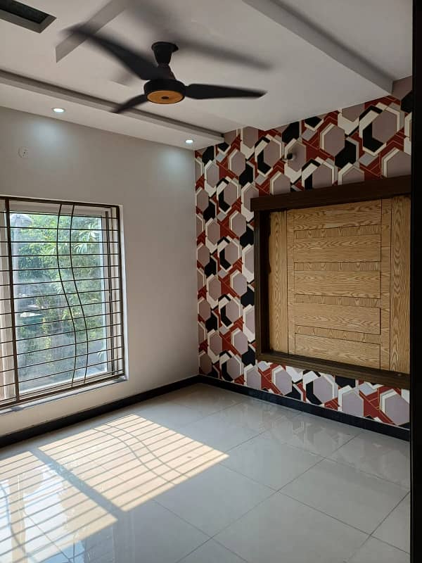 6 Marla corner House For Sale In Bahria Town Lahore At Prime Location On Investor Rate 0