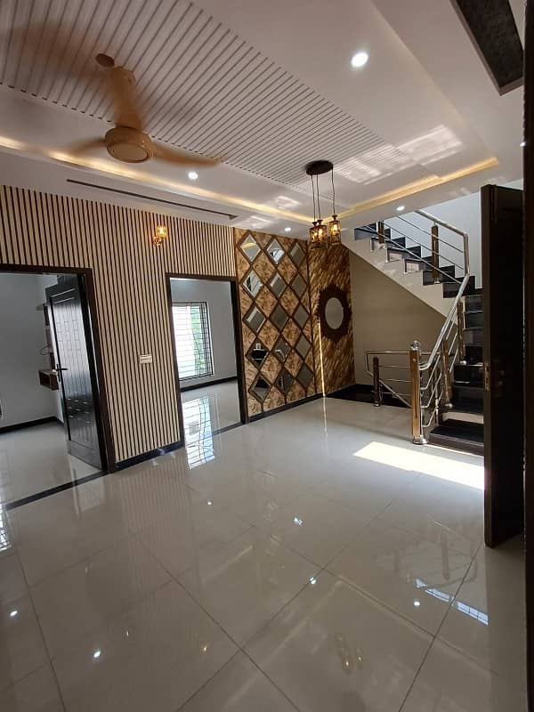 6 Marla corner House For Sale In Bahria Town Lahore At Prime Location On Investor Rate 2