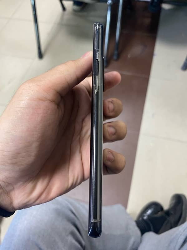 urgent sale one plus 8 (5g) 3