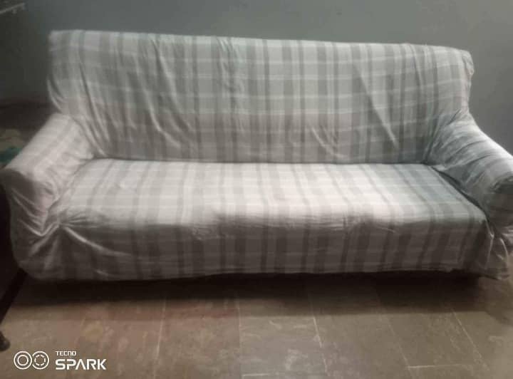 5 Seater Sofa only 5500 Normal Condition 5