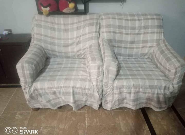 5 Seater Sofa only 5500 Normal Condition 6