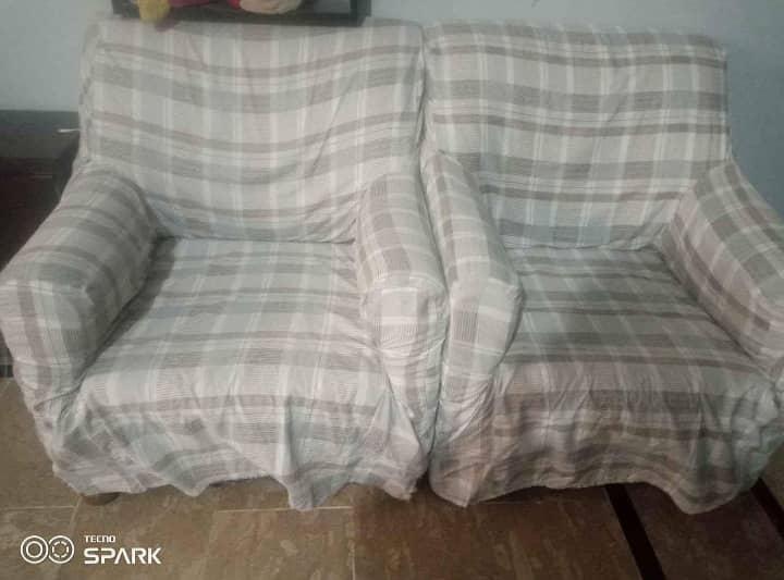 5 Seater Sofa only 5500 Normal Condition 7