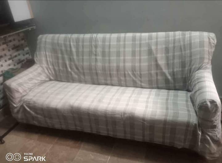 5 Seater Sofa only 5500 Normal Condition 8