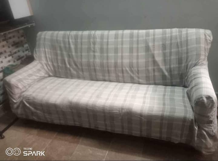 5 Seater Sofa only 5500 Normal Condition 9