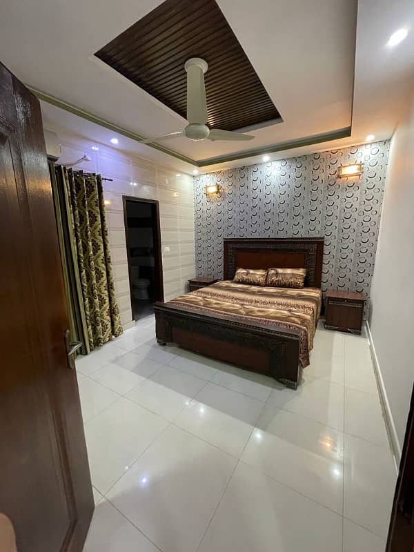 1 Bedroom VIP full furnishe flat for rent per day available in Bahia Town Lahore 0