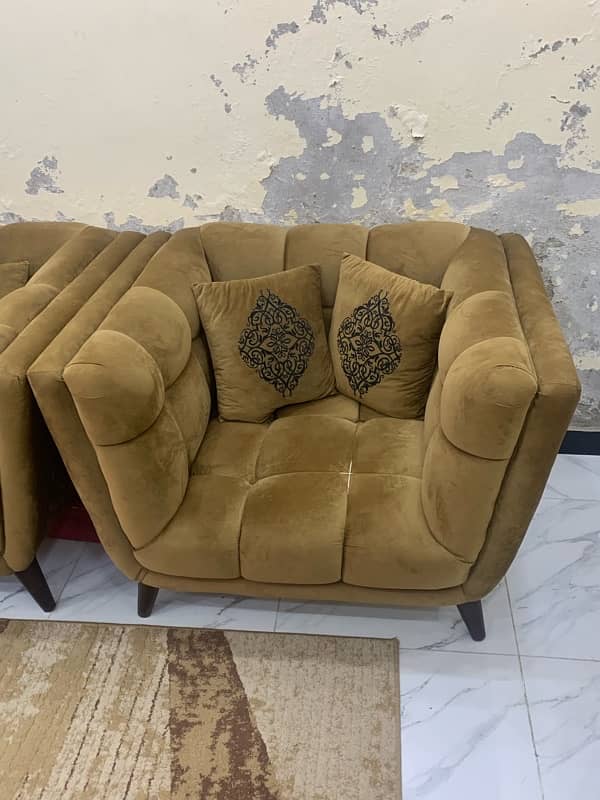 sofa set or sath main parda b hai 5