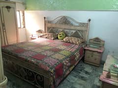 iron bed with drssing table