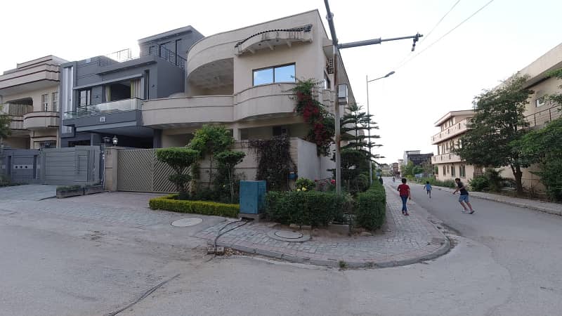 2100 Square Feet Single Unit Corner House Available For Sale In Margalla View Co-Operative Housing Society MVCHS D-17 Islamabad. 21